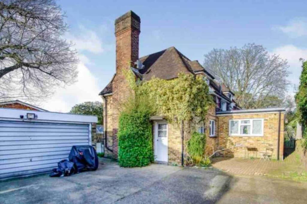 Lovely Cottage In The Heart Of Shirley- كرويدون المظهر الخارجي الصورة