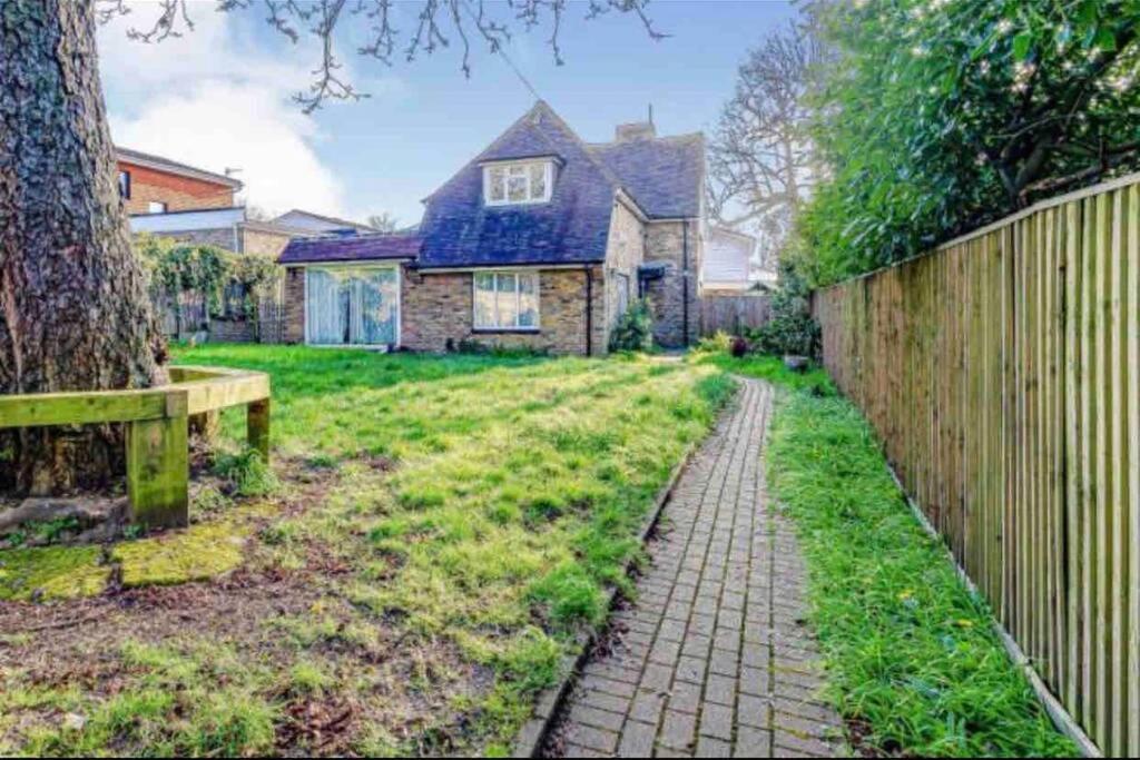 Lovely Cottage In The Heart Of Shirley- كرويدون المظهر الخارجي الصورة