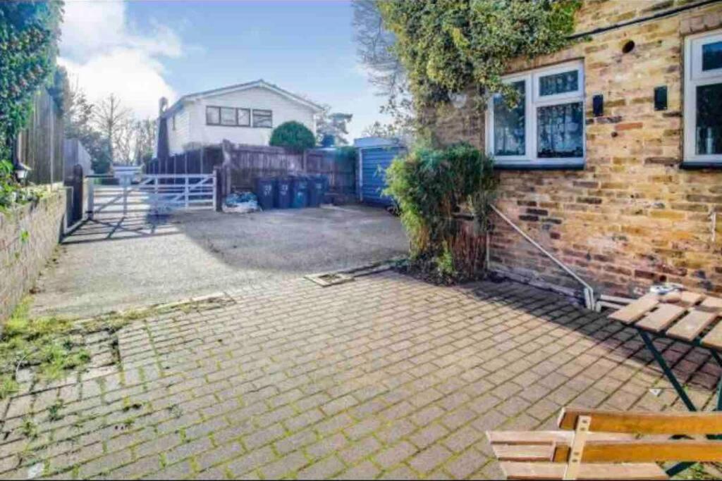 Lovely Cottage In The Heart Of Shirley- كرويدون المظهر الخارجي الصورة